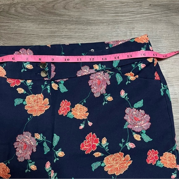 Chico’s Womens Floral Capri Cropped Pants Multicolored Size 8 (Chico’s 1) - Picture 2 of 7